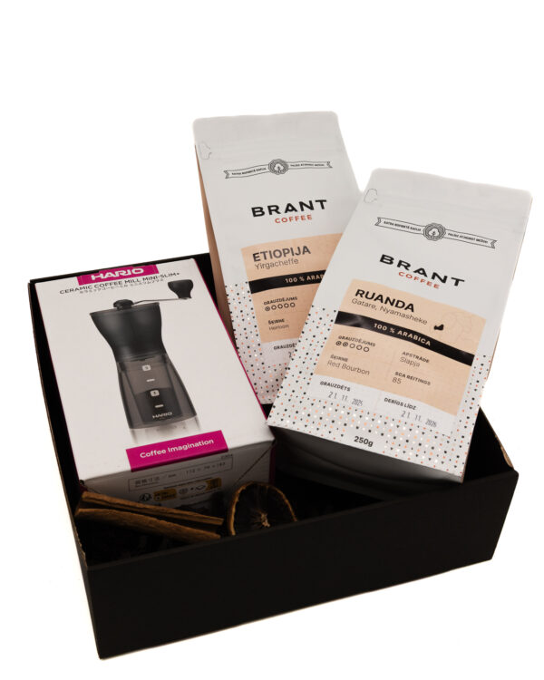 Divu kafiju un mazo dzirnaviņu komplekts